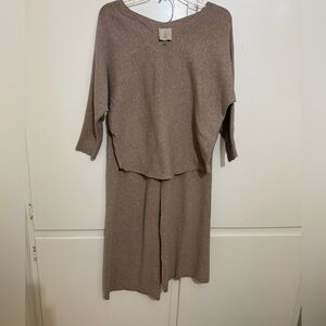 Sioni Dolman 2 Piece Sleeve Sweater and Cropped Pants (Beige)